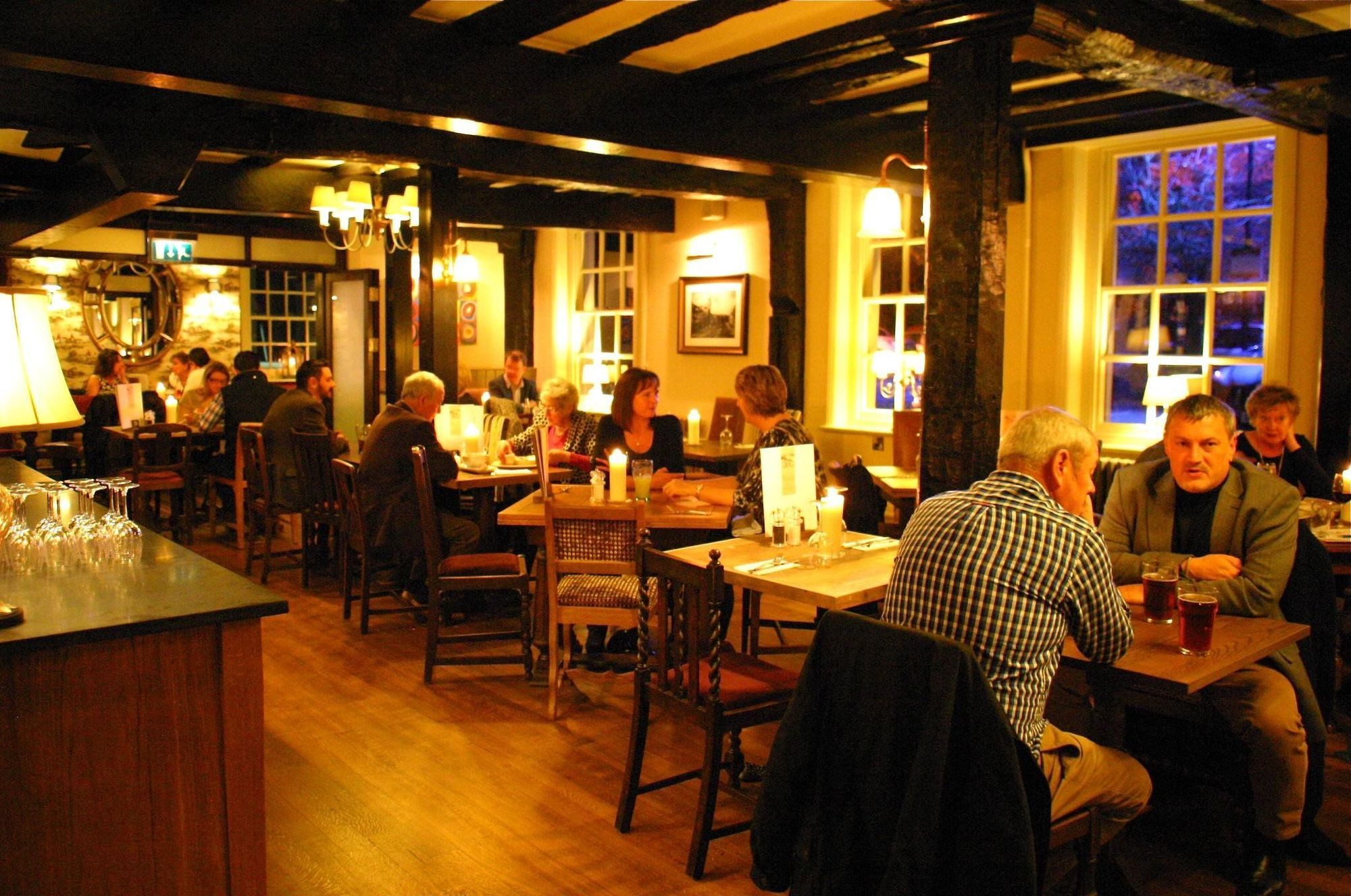 The Bear Hotel By Greene King Inns Hungerford Restoran gambar